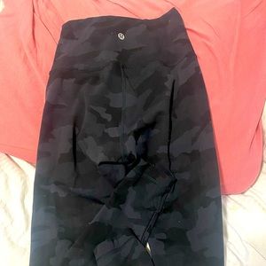 black camo lululemon leggings